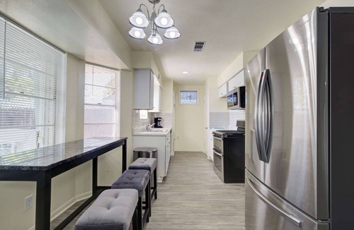 Spring Branch Central House | Good Vibes 4 Bedroom with a Pool. Central Location