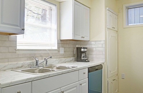 Spring Branch Central House | Good Vibes 4 Bedroom with a Pool. Central Location