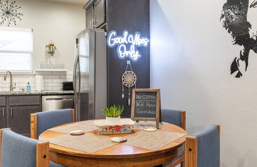 Chickasha House | Good Vibes Chickasha | Fiber WIFI | W/D | NEW!