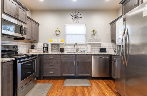 Chickasha House | Good Vibes Chickasha | Fiber WIFI | W/D | NEW!