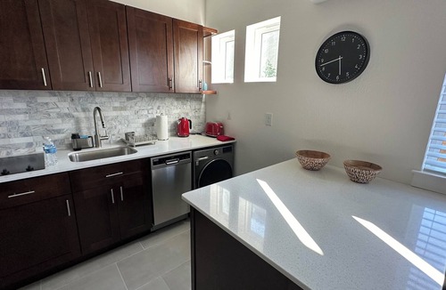 Cardinal Hills Estates Apartment | Good Vibes & Great Energy House