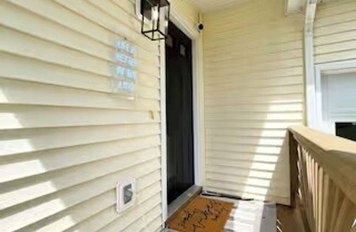 Twin Oaks House | Good Vibes LKA Lakeview with Boat Slip