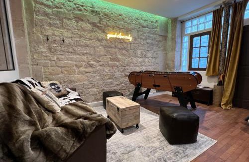 Quartier de la Folie-Mericourt Apartment | GOOD VIBES Luxurious Loft in Paris 11th, with AC & table football