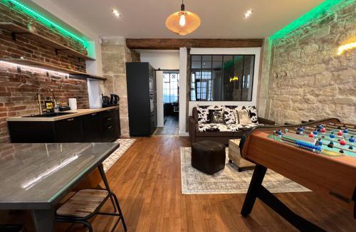 Quartier de la Folie-Mericourt Apartment | GOOD VIBES Luxurious Loft in Paris 11th, with AC & table football