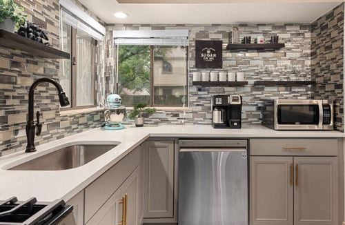Milwood House | `Good Vibes Roll` Pet-friendly! Near Domain!