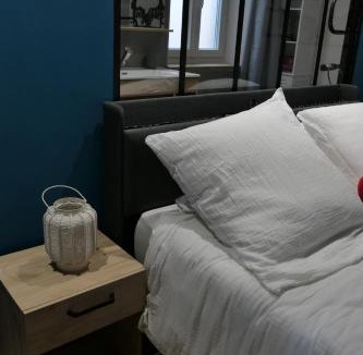 Moissac Apartment | Good Vibes Room