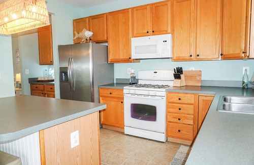 Villages of Five Points House | GOOD VIBES VILLA – 4BR, 2.5BA – Sleeps 12 – Community Pool – *Dog Friendly*