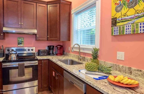 Downtown House | *GOOD VIBRATIONS @ OLD TOWN* Unique Villa & Pool + LAST KEY SERVICES…