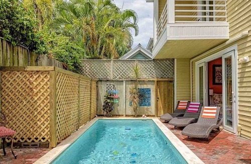 Downtown House | *GOOD VIBRATIONS @ OLD TOWN* Unique Villa & Pool + LAST KEY SERVICES…