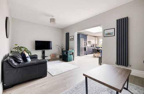 Goodmayes House | Goodmayes Luxe Stay near Central London, Excel London & City Airport