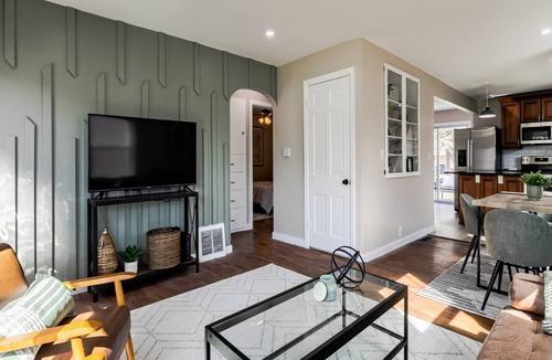 Lansing House | Goodrich Leisure 3 bed/1 bath
