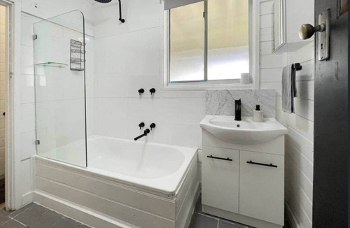 Benalla West House | Goodwin Railway Cottage