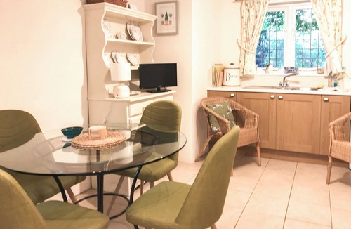 Chichester Cottage | Goodwood Coach House