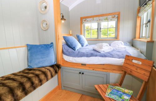 Christian Malford House | Goose Whistle Hut