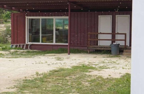 Bandera House | Gooseberry Shipping Container Room