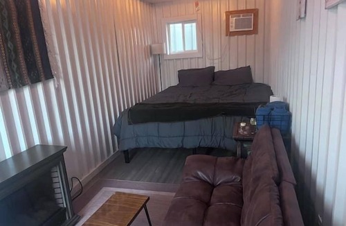Bandera House | Gooseberry Shipping Container Room