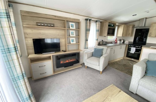 South Cerney House | Goosewing, Lakeside, 3 bedroom