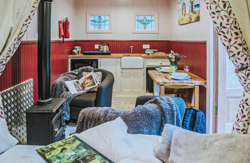 Melton Constable Cottage | Goosewing Hut-QU7072