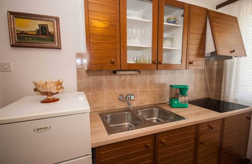 Jurandvor Apartment | Goran A2 - Cozy One-Bedroom Apartment with Parking Bliss for Two