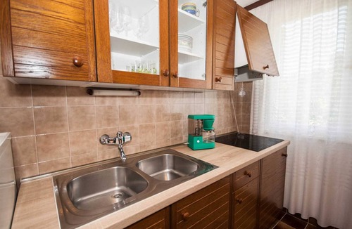Jurandvor Apartment | Goran A2 - Cozy One-Bedroom Apartment with Parking Bliss for Two