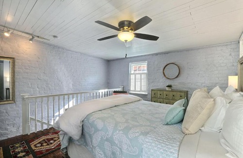 Historic Downtown Savannah Apartment | Gordon Carriage