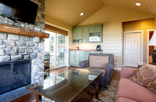 Baileys Harbor Hotel | Gordon Lodge