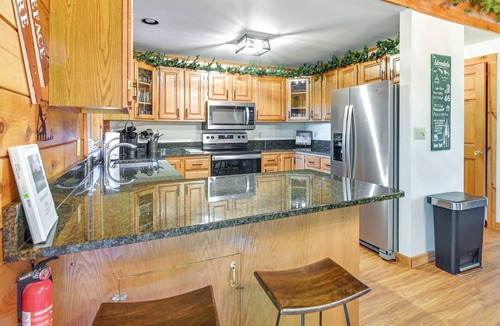 North Creek Cabin | Gore Mountain Cabin: Game Room & Fire Pit