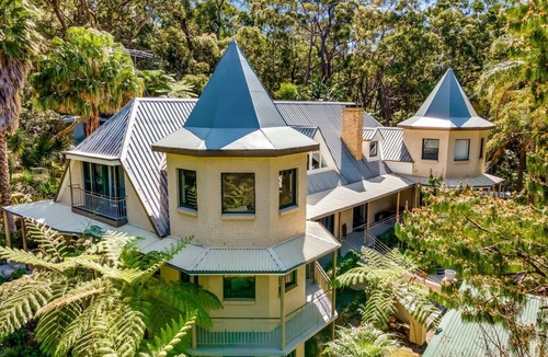 Galston House | "Gorge Castle" in forest landscape