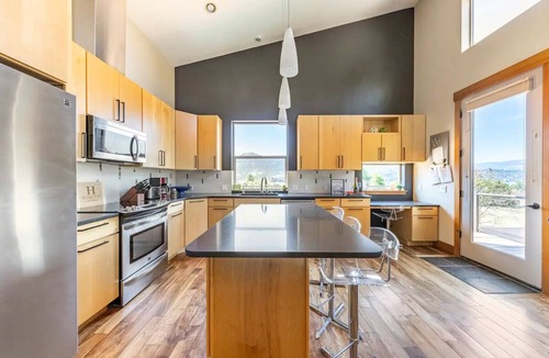 Mt. Hood - Columbia River Gorge House | GORGE-ous Hidden Riverview Escape