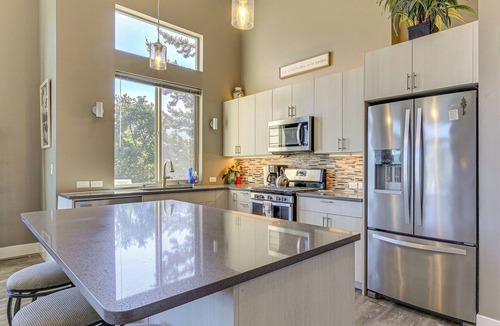 Carson House | 'Gorge Retreat' - Modern Carson Home w/Mtn Views!