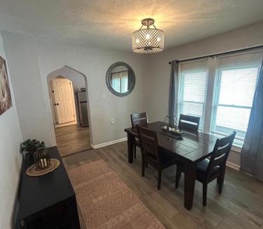 Downtown Niagara Falls House | Gorge Side Getaway 3 Bedrooms