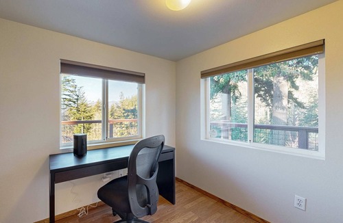 Stevenson House | Gorge View Retreat | Waterfall, Private Trail and Forest Bathing!