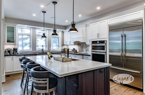 Utterson Cottage | Gorgeous 8 Bed, 5 Bath Cottage on 3 Mile Lake! Spacious Deck! Privacy! Views!