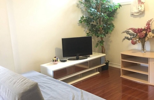 Ajax House | GORGEOUS 1 BDR PRIME KITCHEN No sharing spaces/WIFI+ Parking