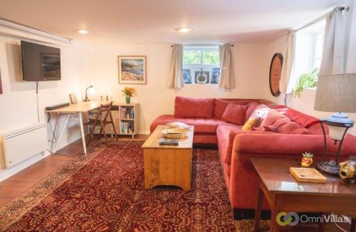 Phinney Ridge Apartment | Gorgeous 1 Bedroom Space