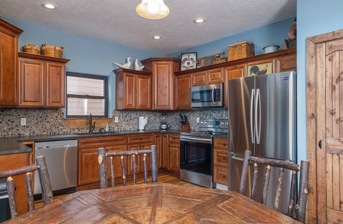 Branson Cabin | Gorgeous 10 Bedroom Lakefront Lodge