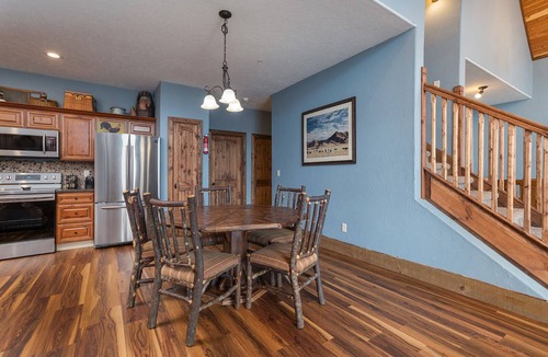 Branson Cabin | Gorgeous 10 Bedroom Lakefront Lodge