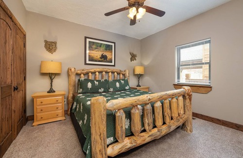 Branson Cabin | Gorgeous 10 Bedroom Lakefront Lodge