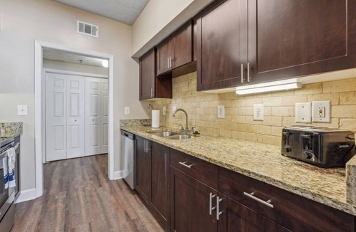 Lindbergh Apartment | Gorgeous 2 bed 2 Bath!
