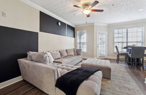 Lindbergh Apartment | Gorgeous 2 bed 2 Bath!