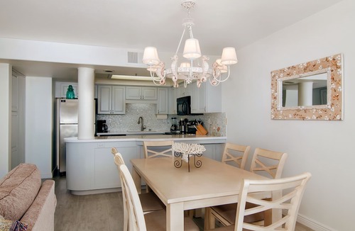 Imperial Beach Apartment | Gorgeous 2 Bedroom on the beach with Pool