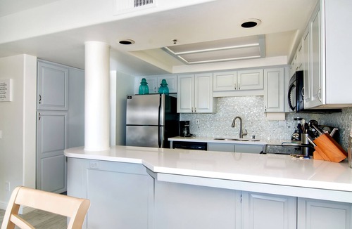 Imperial Beach Apartment | Gorgeous 2 Bedroom on the beach with Pool
