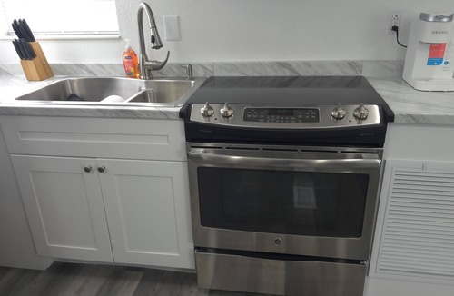 Iona House | Gorgeous 2-bedroom 2-Bathroom home a couple of miles from Fort Myers Beach