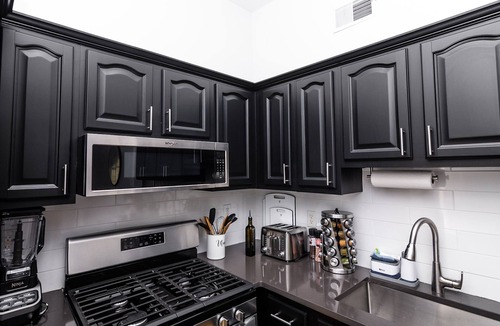 Fort Lee Apartment | Gorgeous, 2- bedroom apartment walking distance to GWB!