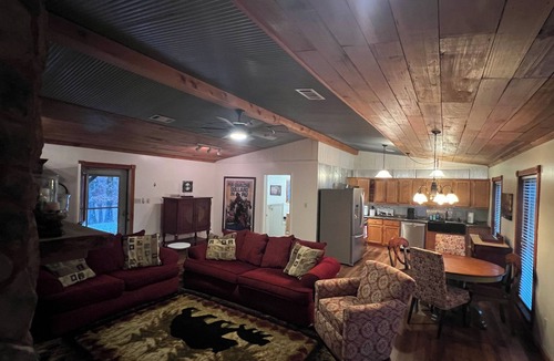 Beech Grove Cabin | Gorgeous 2-bedroom cabin located in rural NE Arknasas perfect for getaways.