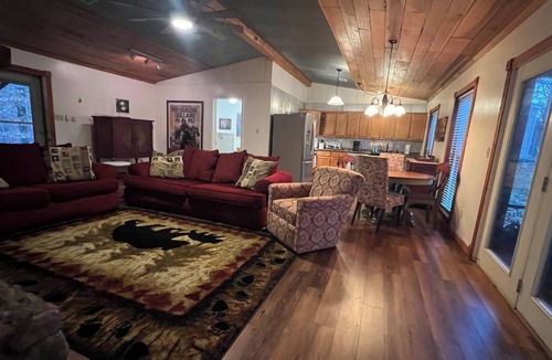 Beech Grove Cabin | Gorgeous 2-bedroom cabin located in rural NE Arknasas perfect for getaways.