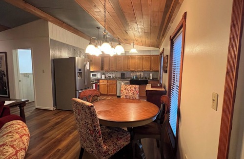 Beech Grove Cabin | Gorgeous 2-bedroom cabin located in rural NE Arknasas perfect for getaways.