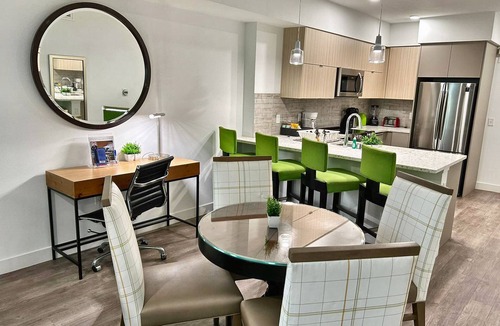 Pico-Union House | Gorgeous 2 Bedroom with rooftop Views.