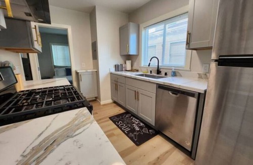 Upper Telegraph Apartment | Gorgeous 2Bedroom - Walk to UCB