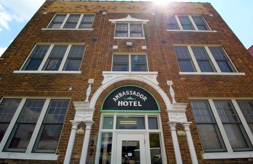 Downtown Memphis Condo | Gorgeous 2BR downtown condo near EVERYTHING!